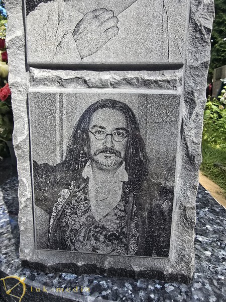 Памятник актёру Олегу Казанчееву