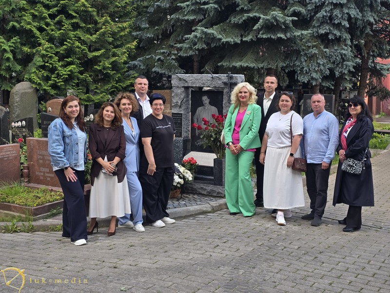 Памятник актёру Олегу Казанчееву